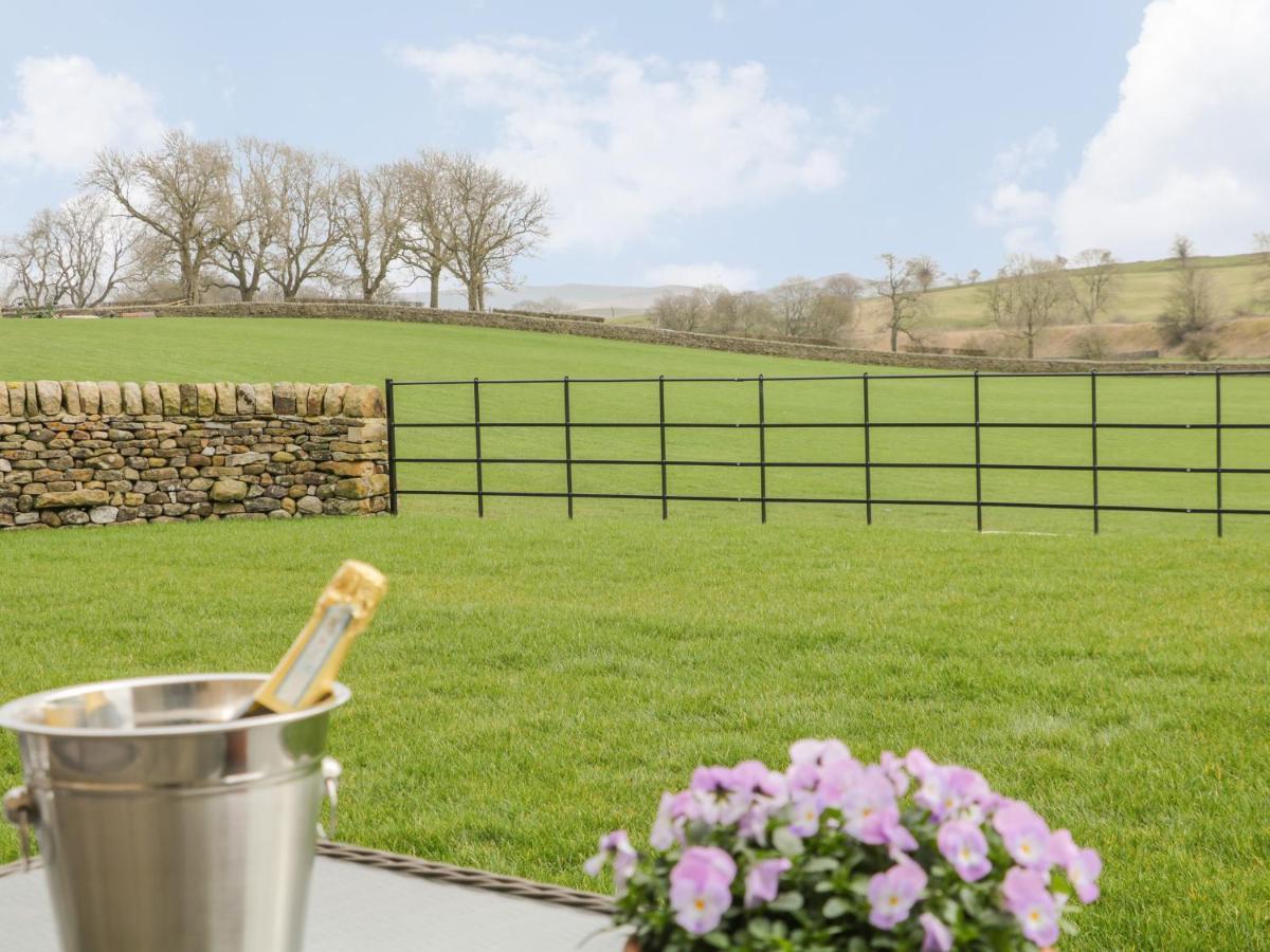 Crane Field Laithe Villa Airton Bagian luar foto